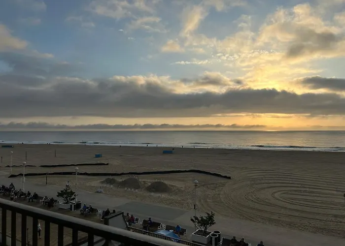 Oceanfront With Balcony, Pool, Parking And Apartment Ocean City