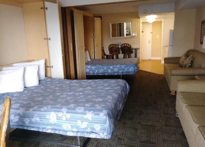 Oceanfront With Balcony, Pool, Parking And Apartment